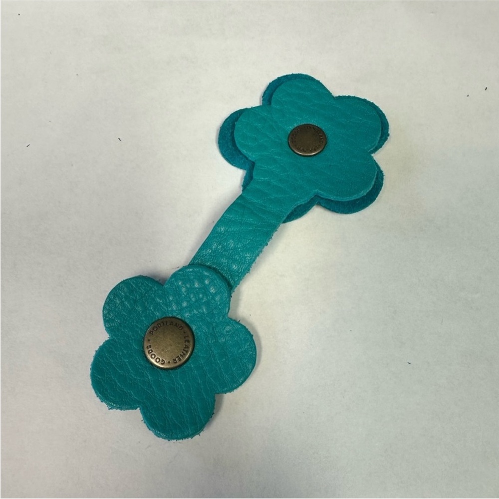 Portland Leather Snap Flower - Picture 3 of 3